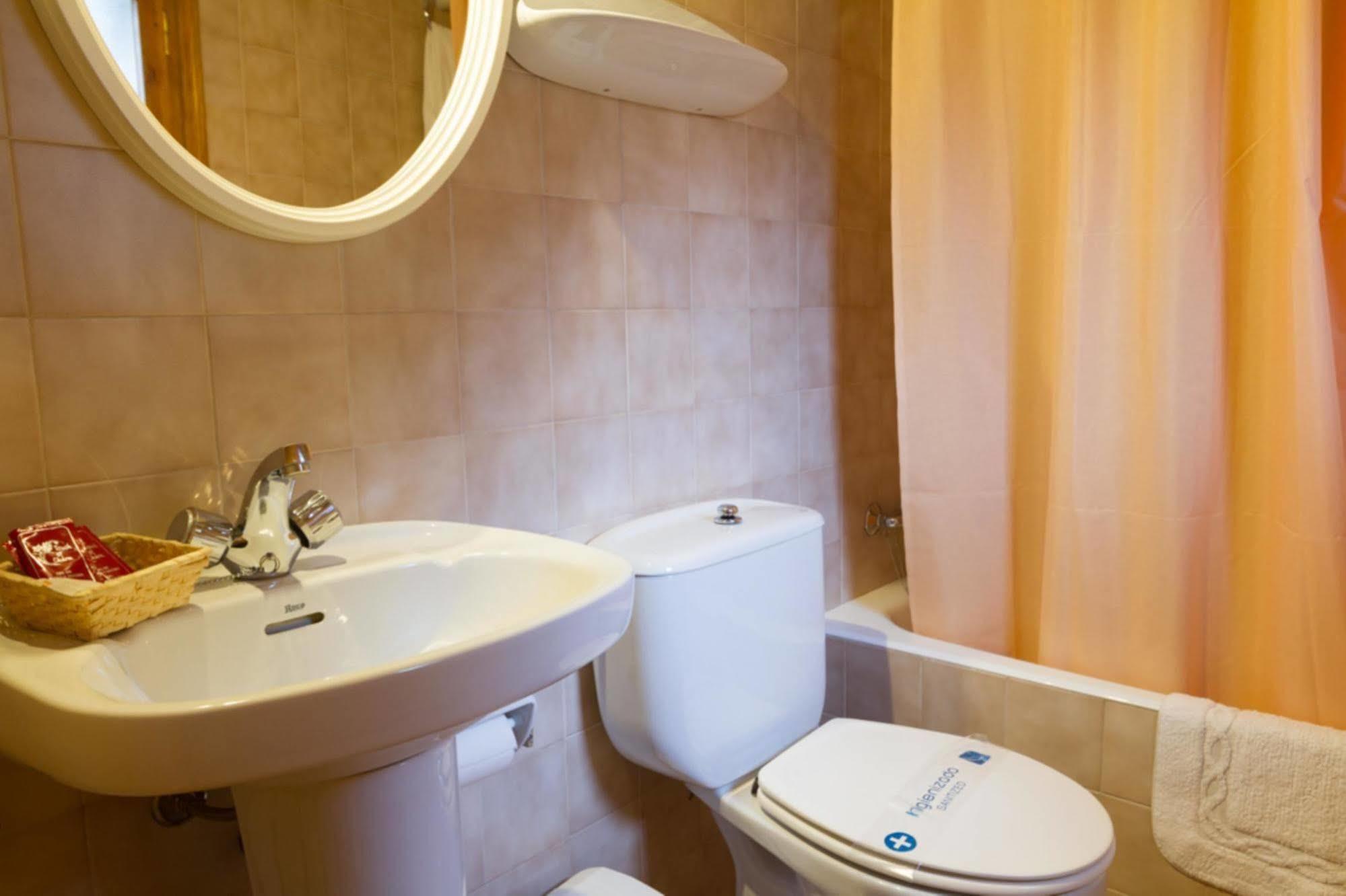 Hostal Aiguamog Salardu Bagian luar foto