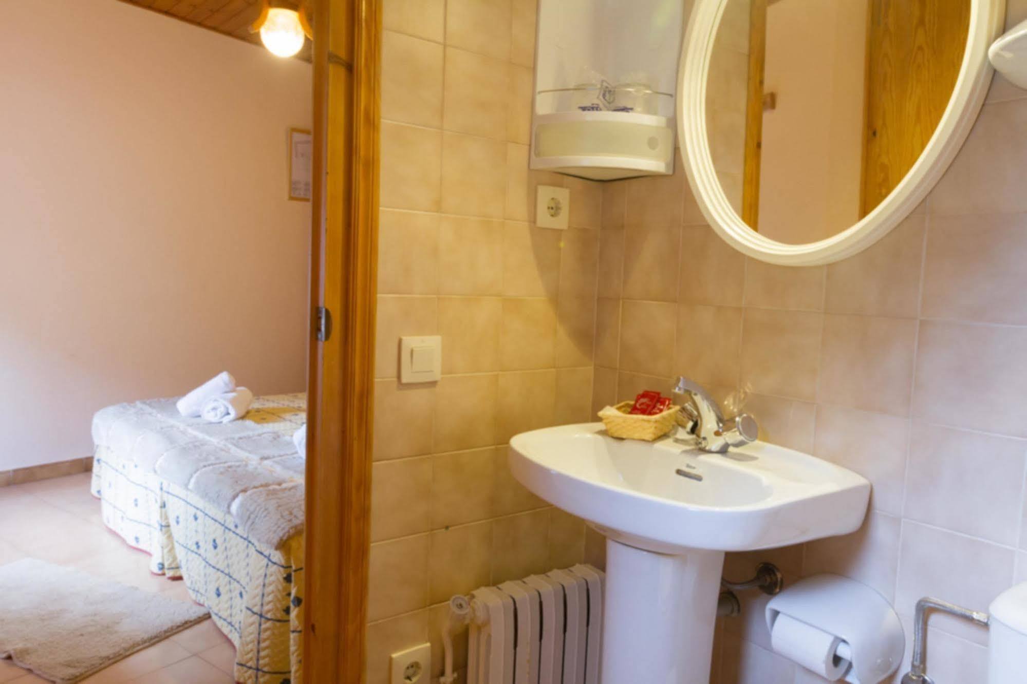 Hostal Aiguamog Salardu Bagian luar foto