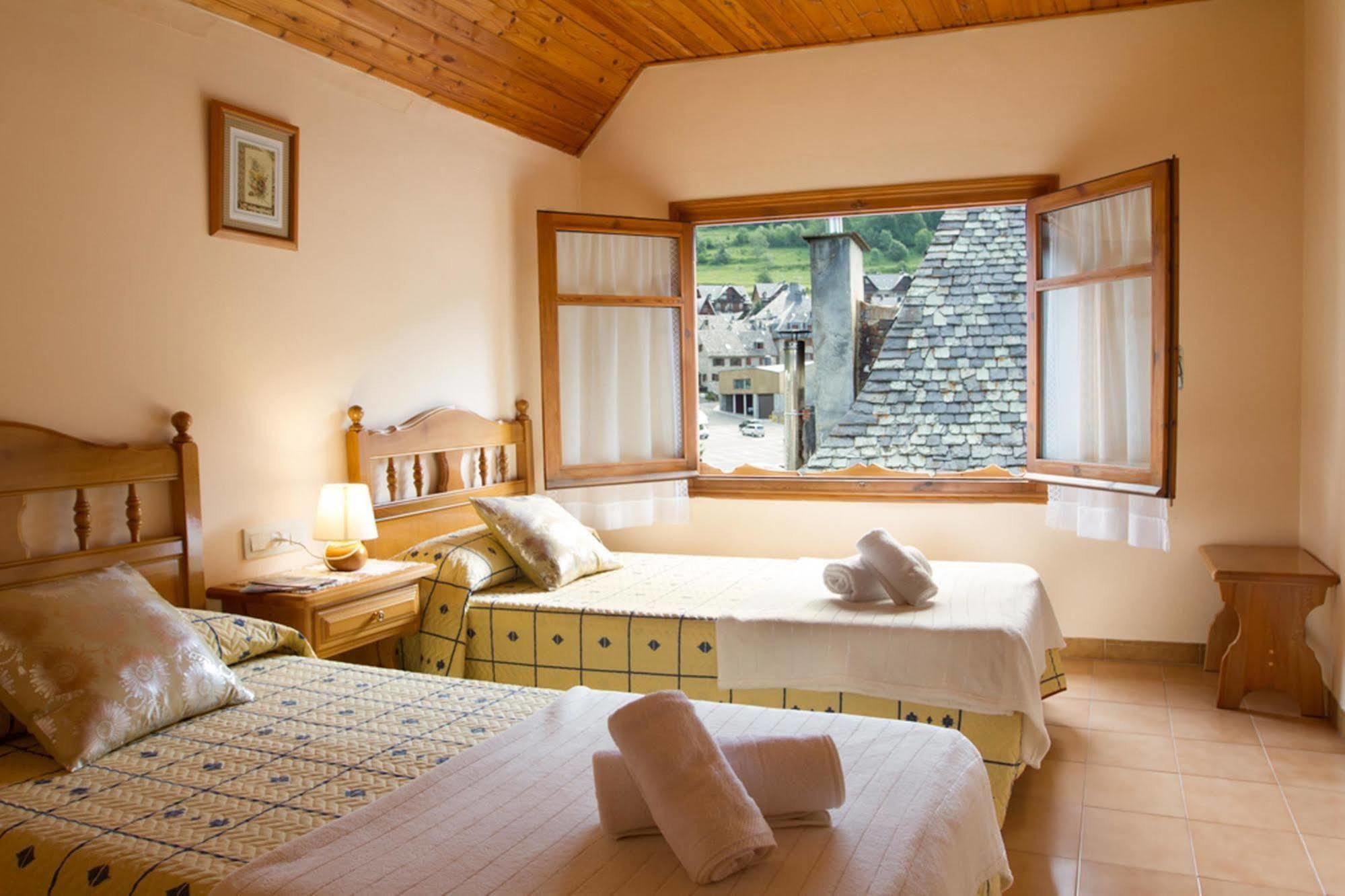Hostal Aiguamog Salardu Bagian luar foto